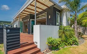 Castaway Bach - Whangamata Holiday Home